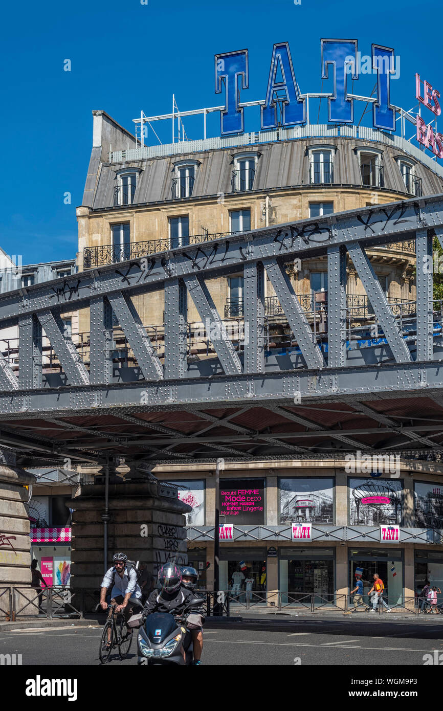 Tati Boulevard Rochechouart Paris Frankreich Stockfotografie Alamy