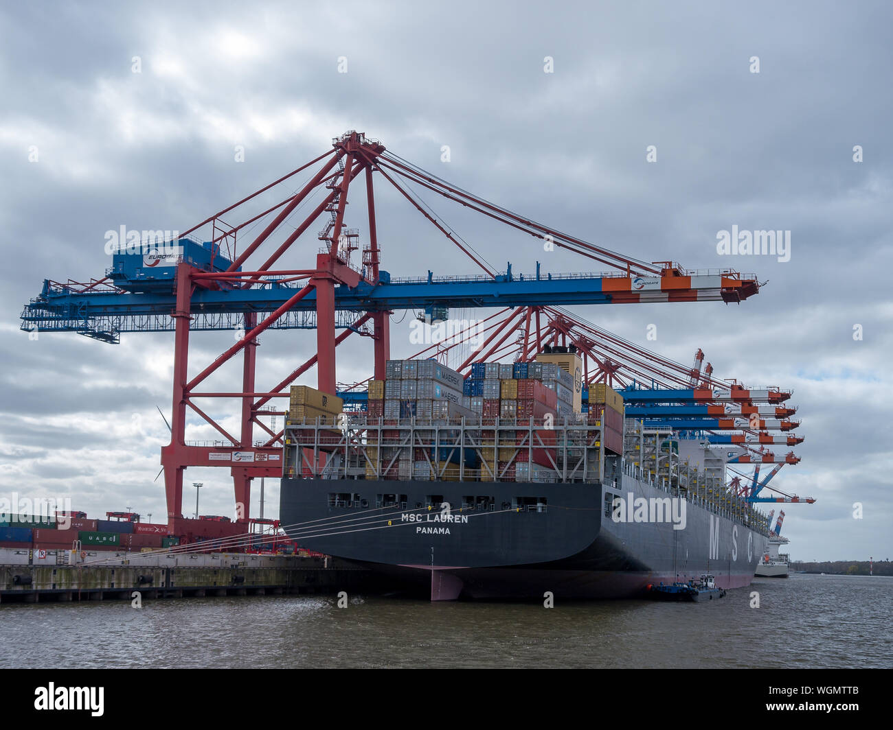 Hamburg, Deutschland - 22 April 2016: Blick auf verankert Containerschiff MSC Lauren an Containerterminals Eurogate bei Tageslicht in Hamburg, Deutschland. Stockfoto