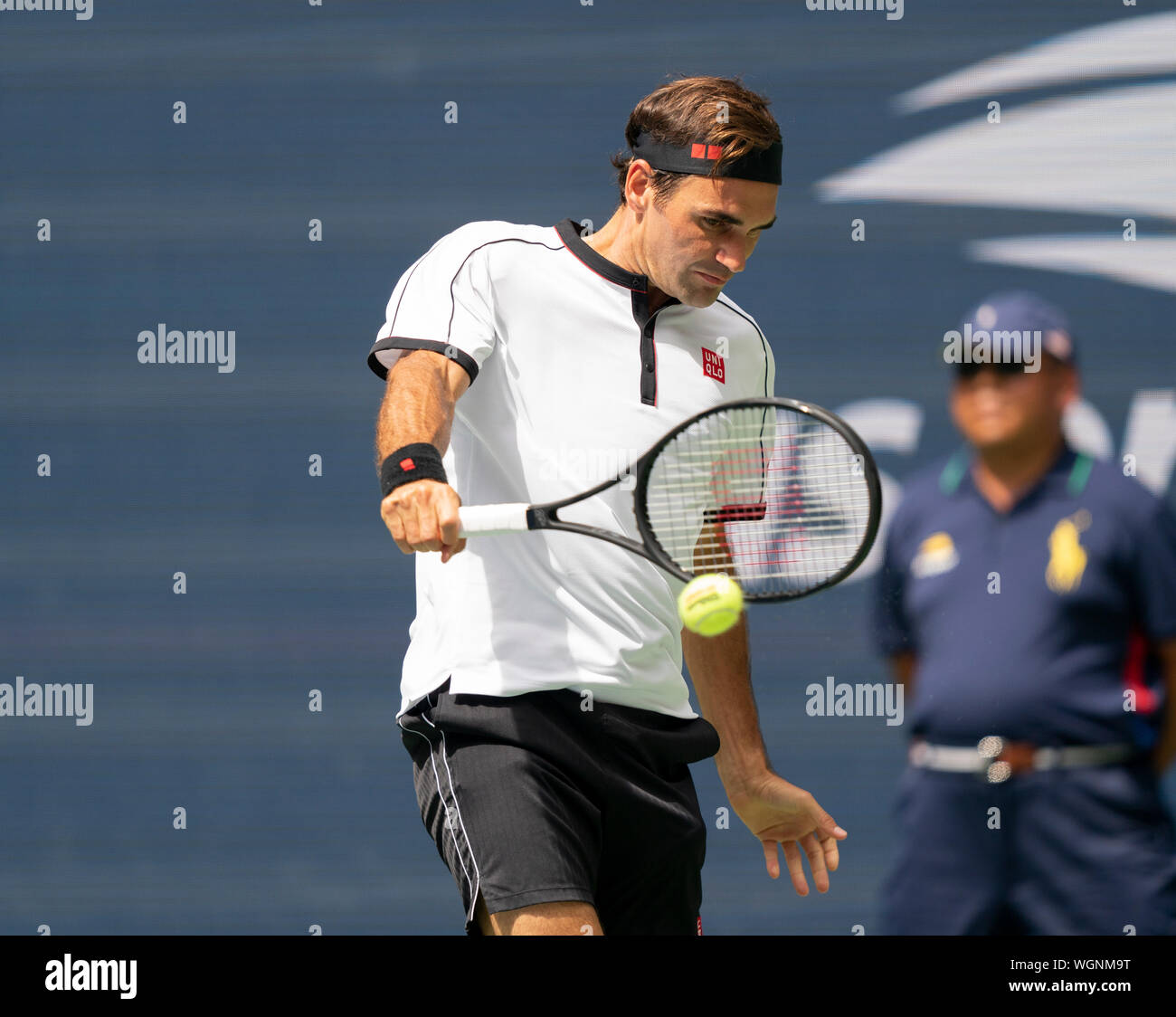 New York, NY - 1. September 2019: Roger Federer (Schweiz), die in Aktion während der Runde 4 der US Open Meisterschaft gegen David Goffin (Belgien) zu Billie Jean King National Tennis Center Stockfoto