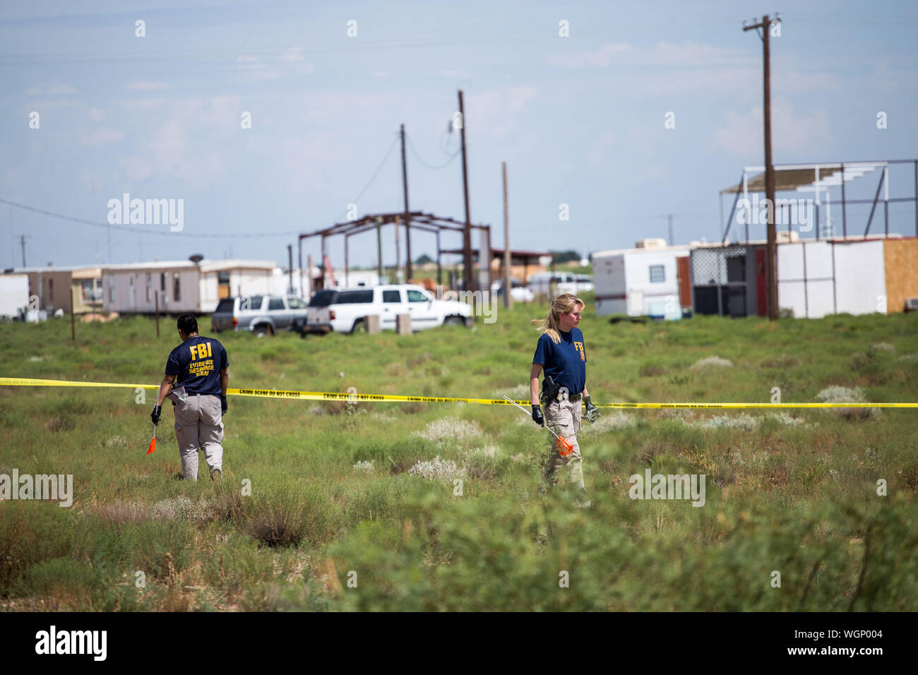 Odessa, Texas, USA. 1. Sep 2019. Teams aus dem Fbi suchen Sie ein Haus in  einem ländlichen Wohngebiet im Westen Odessa, Texas. Ein Amokläufer  erschossen fünf Menschen und verletzte 21 andere am