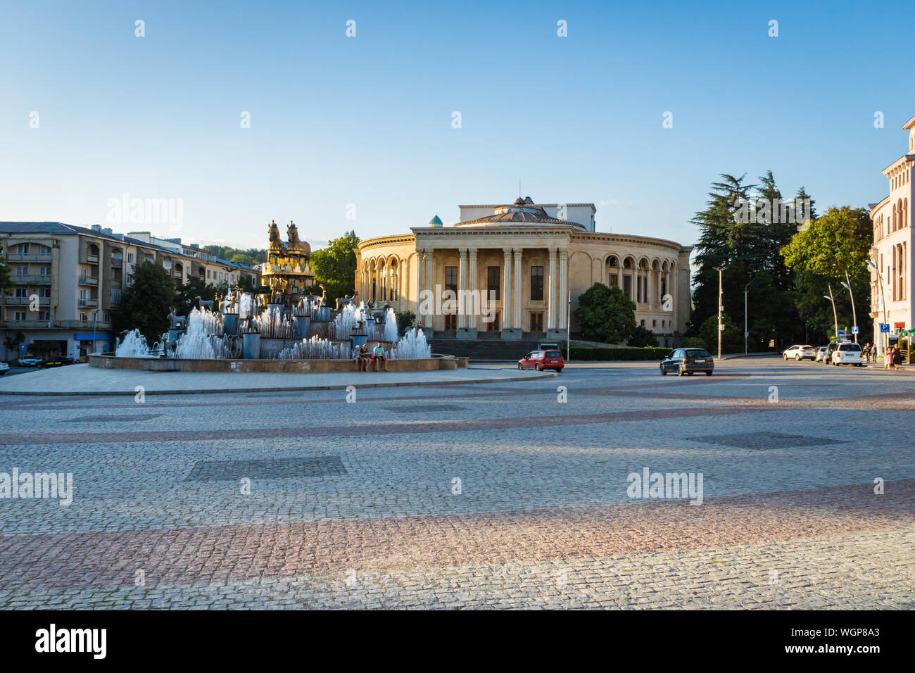Kutaisi, Georgien - August 2019: kutaissi City Central Square und Brunnen. Kutaisi ist die 3 bevölkerungsreichste Stadt Georgiai Stockfoto
