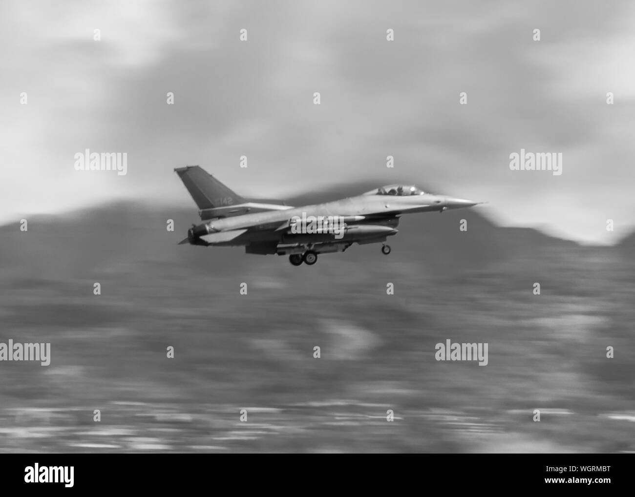 Oklahoma Air National Guard, Tulsa Viper im Endanflug während einer Sentry Aloha 19-2 Übung 12.08.28, 2019, Joint Base Pearl Harbor-Hickam, Hawaii. Sentry Aloha bietet den Teilnehmern eine facettenreiche, gemeinsamen Schauplatz mit Unterstützung der Infrastruktur und Personal. (U.S. Air National Guard Foto von Master Sgt. C.T. Michael) Stockfoto