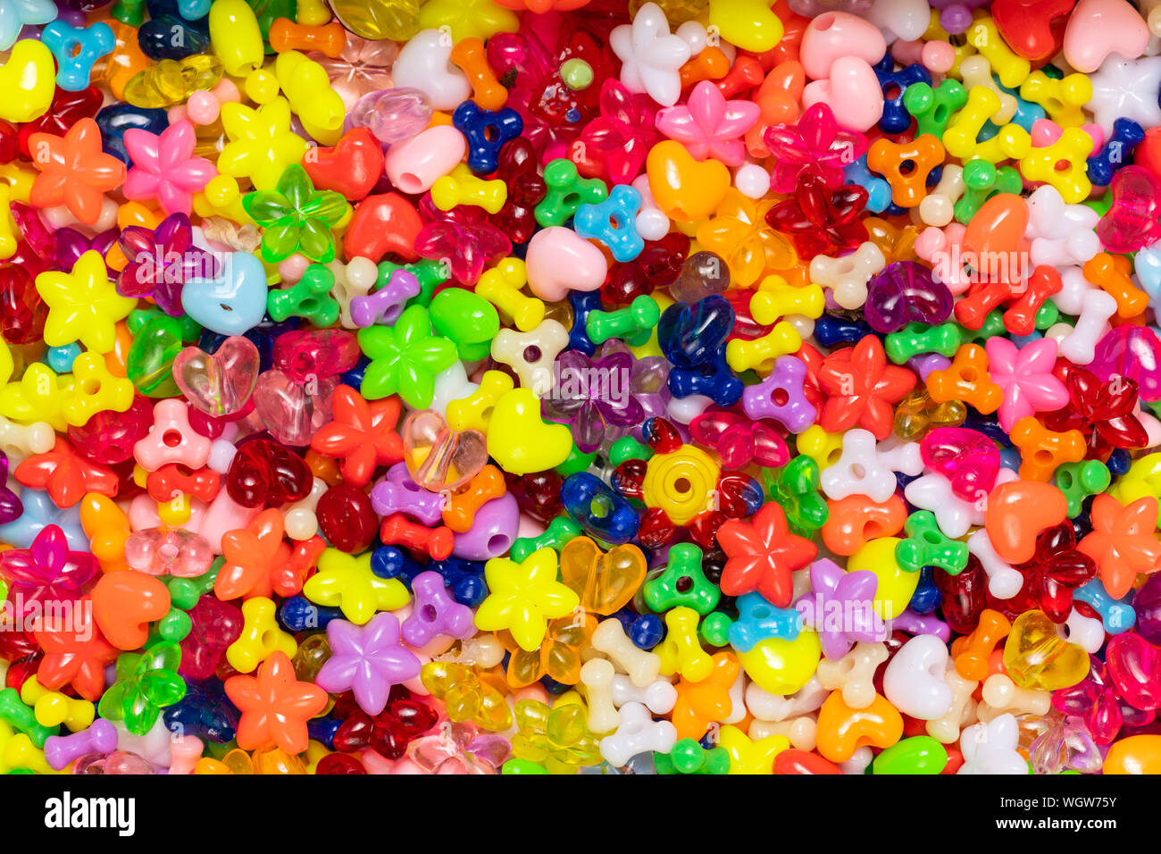 Eine Sammlung von hellen und bunten Kinder perlen Textur Hintergrund. Stockfoto