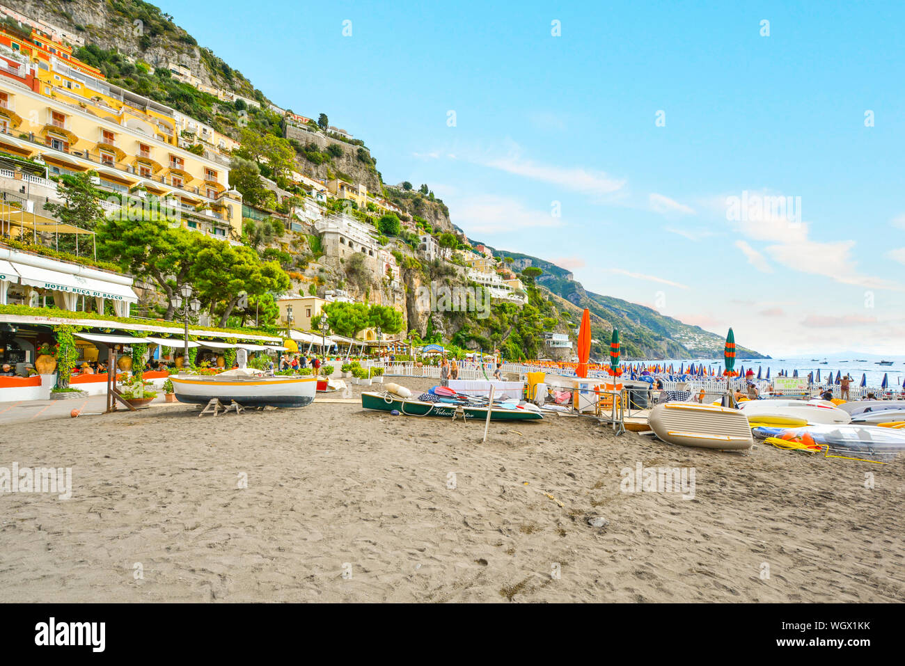 Badeort an der italienischen Mittelmeerküste in der Stadt von Positano Italien an der Amalfiküste Stockfoto