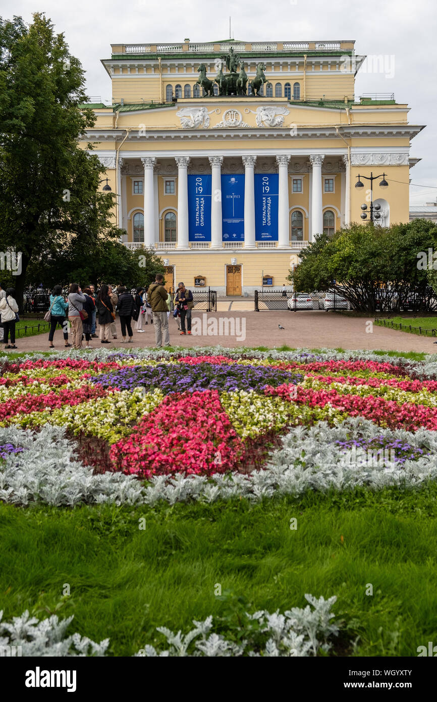 ST. PETERSBURG, Russland - 7. August 2019: Das Alexandrinsky Theater war für die Kaiserliche Truppe von Petersburg gebaut. Das Theater wurde 1832 eröffnet. Stockfoto