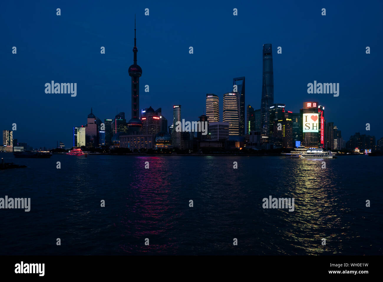 Shanghai Skyline bei Nacht. Stockfoto