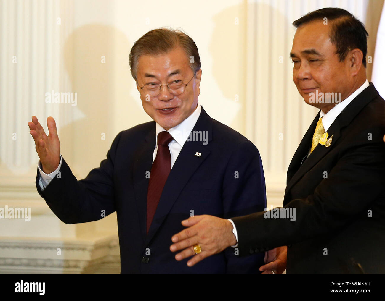 Bangkok, Thailand. 02 Sep, 2019. Südkoreanischen Präsidenten Moon Jae-in spricht mit Thailands Premierminister Prayuth Chan-ocha während einer Pressekonferenz im Haus der Regierung in Bangkok, bei seinem offiziellen Besuch in dem Land. Credit: SOPA Images Limited/Alamy leben Nachrichten Stockfoto