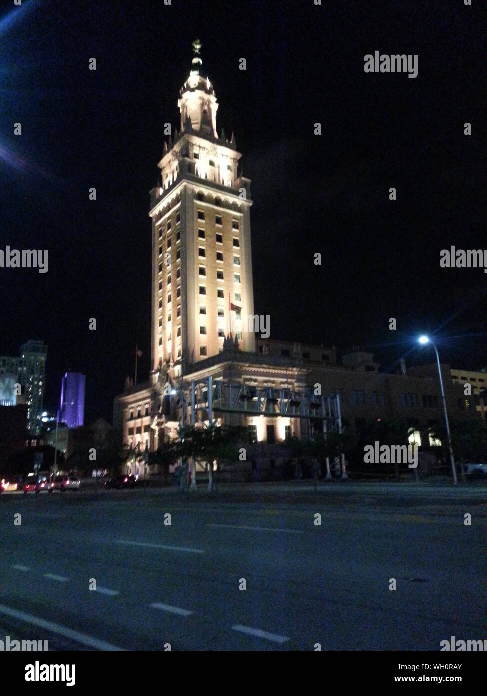 Beleuchtete Turm bei Nacht Stockfoto