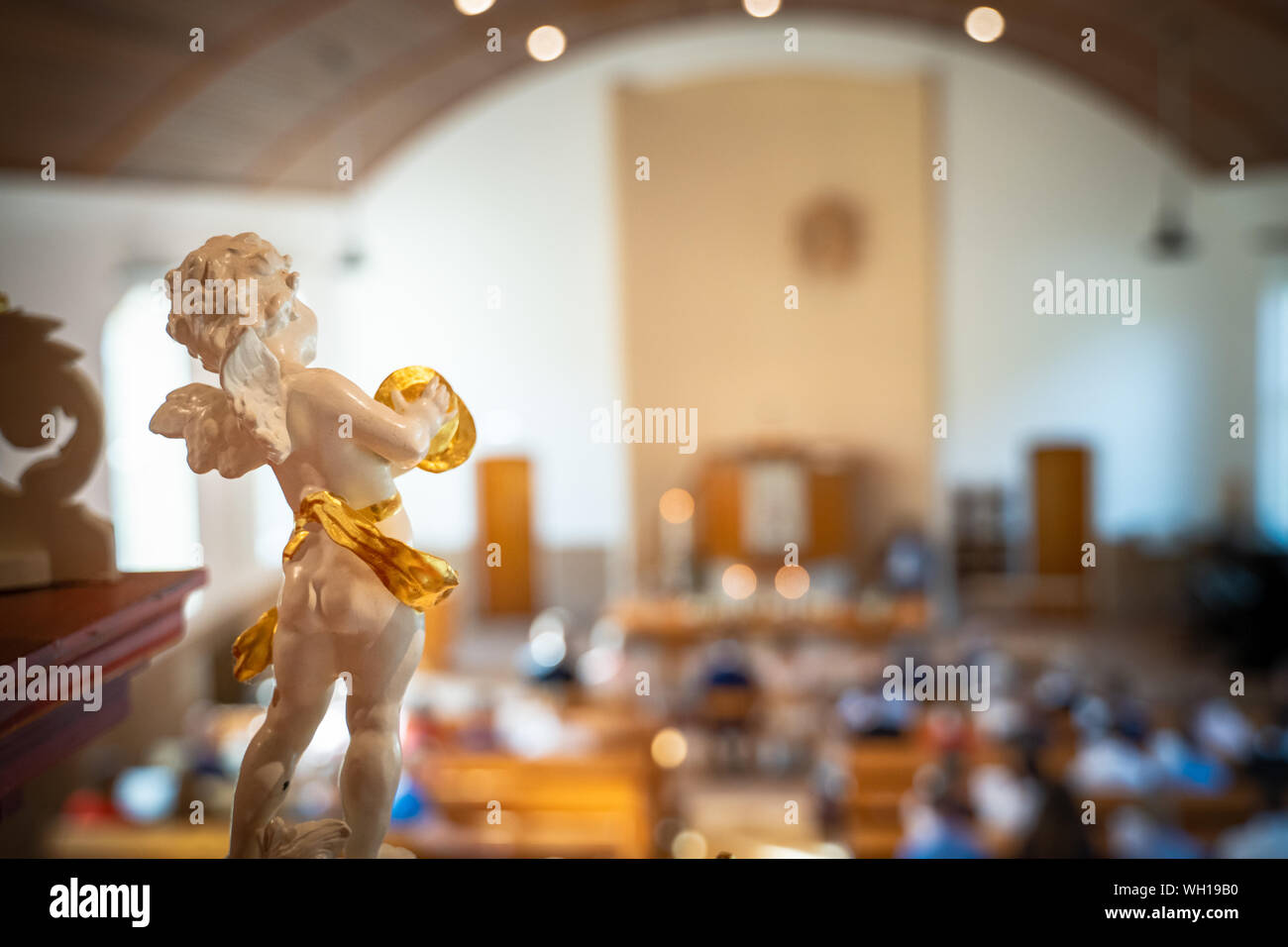 Anzeigen eines historischen wind Orgel in einer niederländischen Kirche, die über die religiöse Gemeinschaft von oben Stockfoto