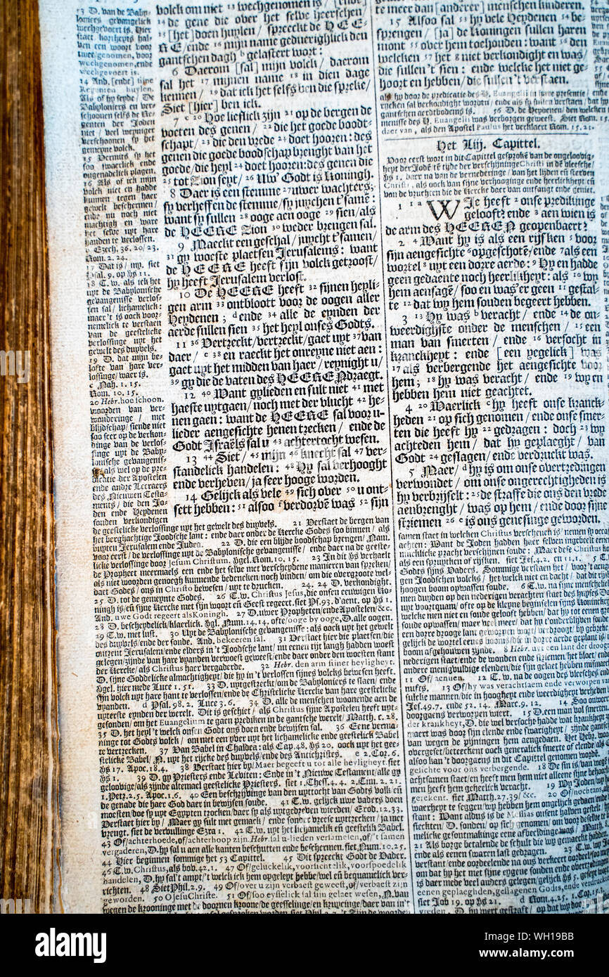 Alten Holländischen Staaten Bibel mit gotischen Manuskript und der niederländische Text der Psalmen und relegieuse Texte Stockfoto