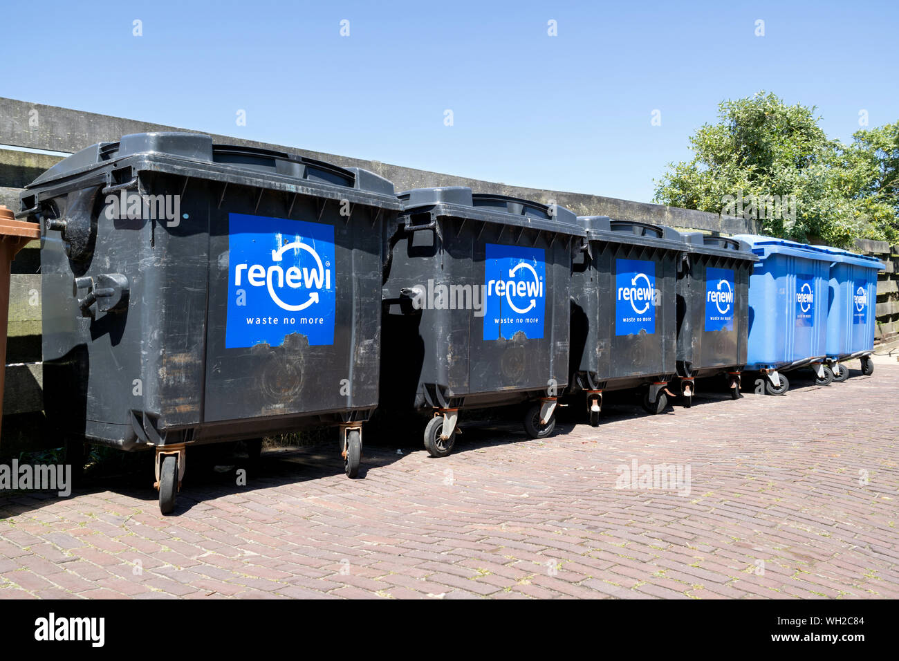 Renewi Abfallbehälter. Renewi plc ist eine der führenden europäischen Abfallwirtschaft Unternehmen in Europa und Nordamerika. Stockfoto