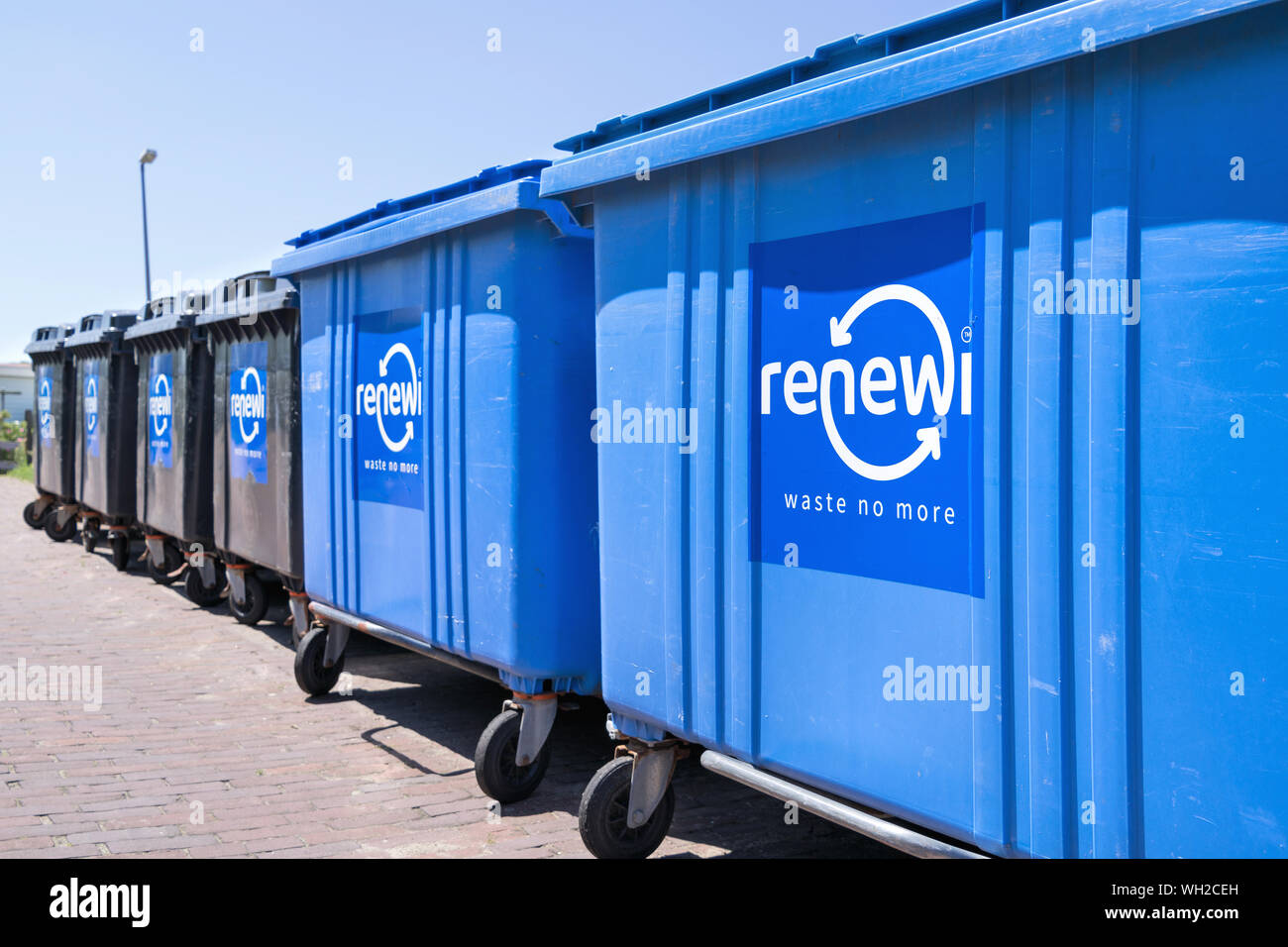Renewi Abfallbehälter. Renewi plc ist eine der führenden europäischen Abfallwirtschaft Unternehmen in Europa und Nordamerika. Stockfoto