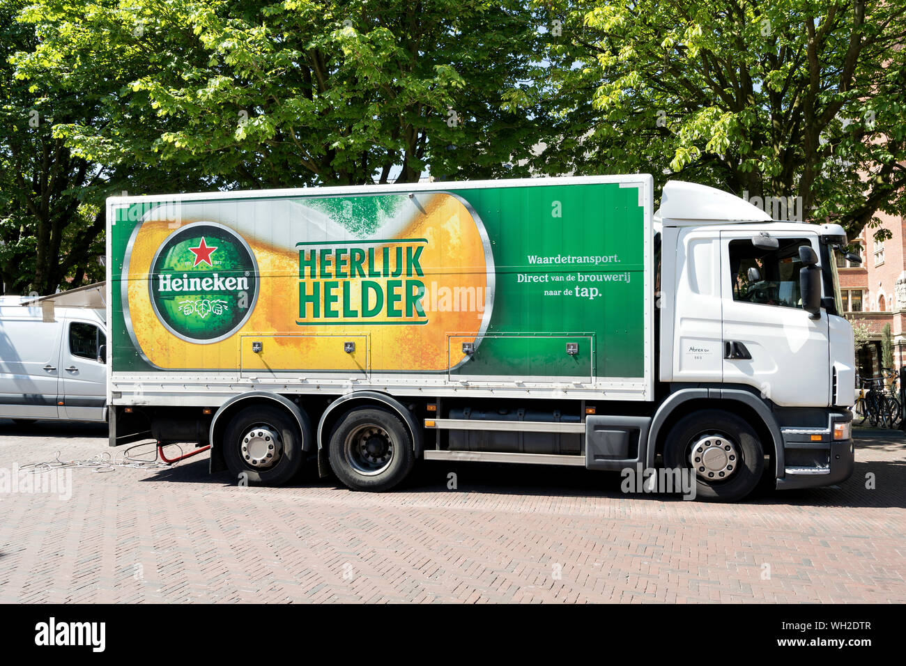 Heineken Truck. Heineken N.V. ist die Nummer eins der Brauer in Europa und eine der größten Brauereien der Welt. Stockfoto
