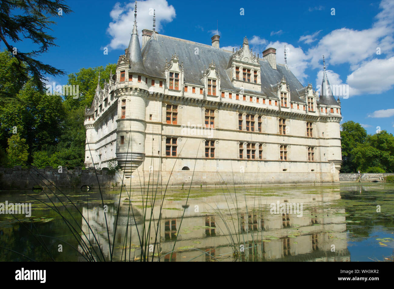 Renaissance Schloss d'Azay-le-Rideau und Graben auf einer Insel im Fluss Indre in 1518 bauen im Loire-Tal in Frankreich Stockfoto