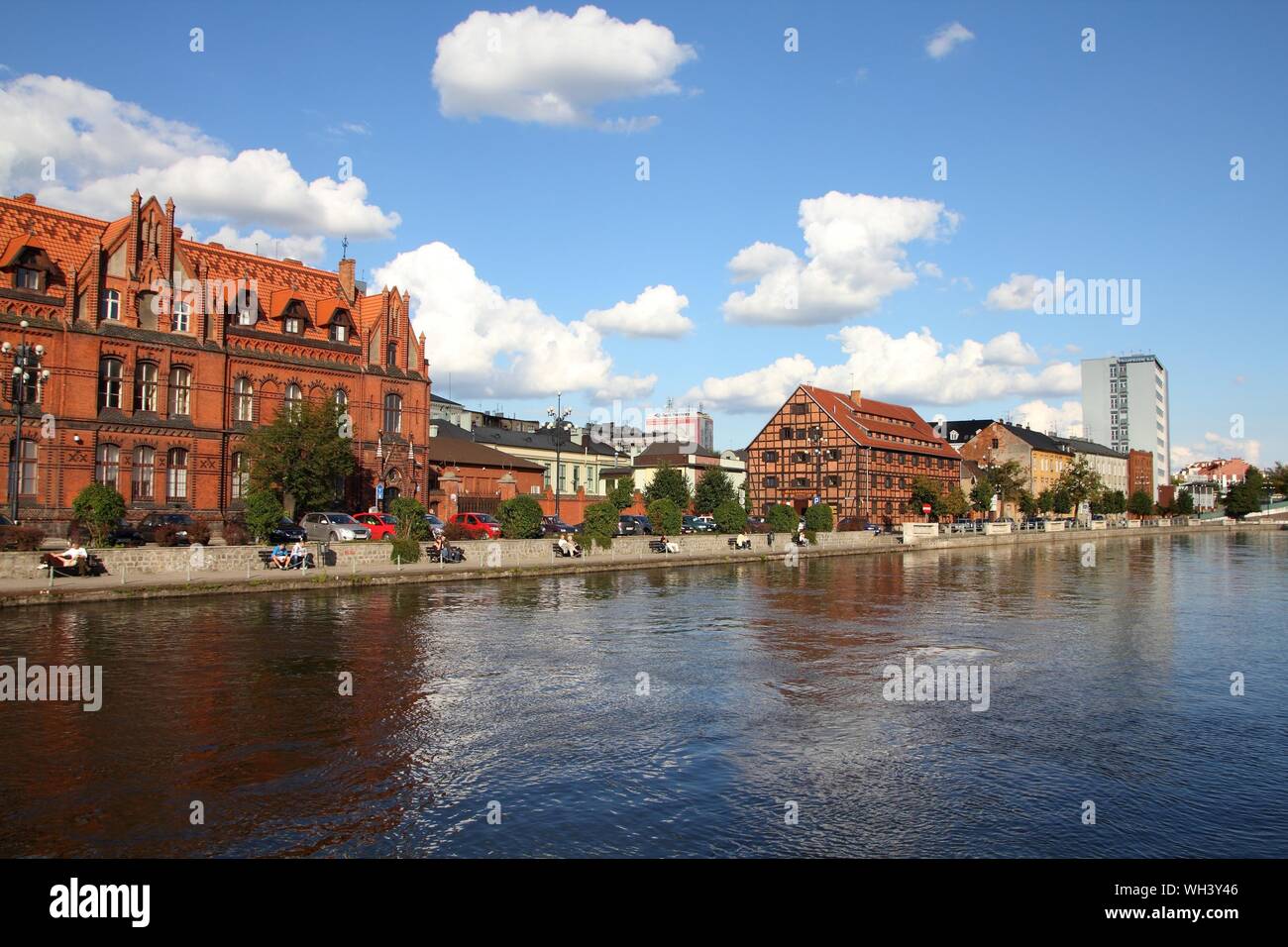 BYDGOSZCZ, Polen - 4. SEPTEMBER: Menschen besuchen Riverfront am 4. September 2010 in Bydgoszcz. Bydgoszcz ist die Hauptstadt der Region Kujawien-Pommern visi Stockfoto