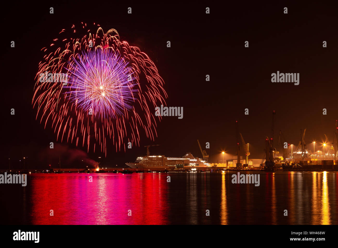 Feuerwerk in der "Festa del Mare 2019' - Ancona Stockfoto