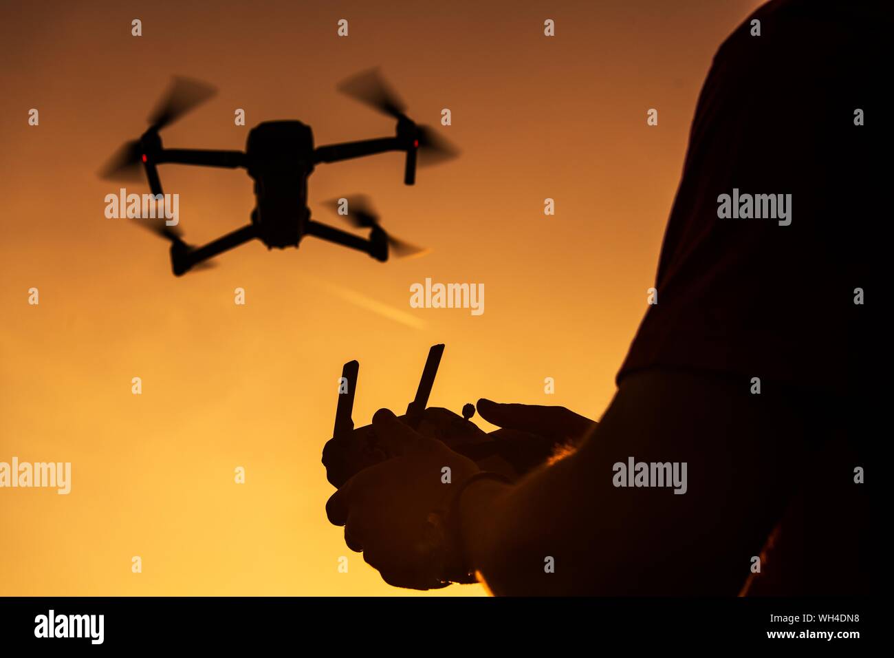Ferngesteuerte Drohnen. Luftaufnahmen und entspannenden Flug. Stockfoto