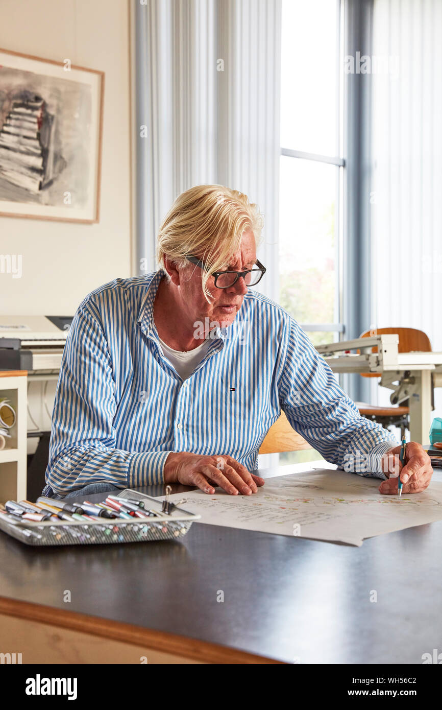 Piet Oudolf an seinem hummelo Studio & Garten Stockfoto