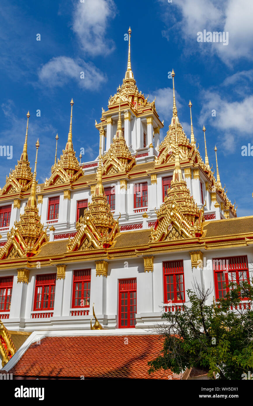 Loha Prasat (Eisen Schloss oder Bügeleisen Kloster) im Wat Ratchanatdaram, buddhistische Tempel (Wat) in Bangkok, Thailand Stockfoto