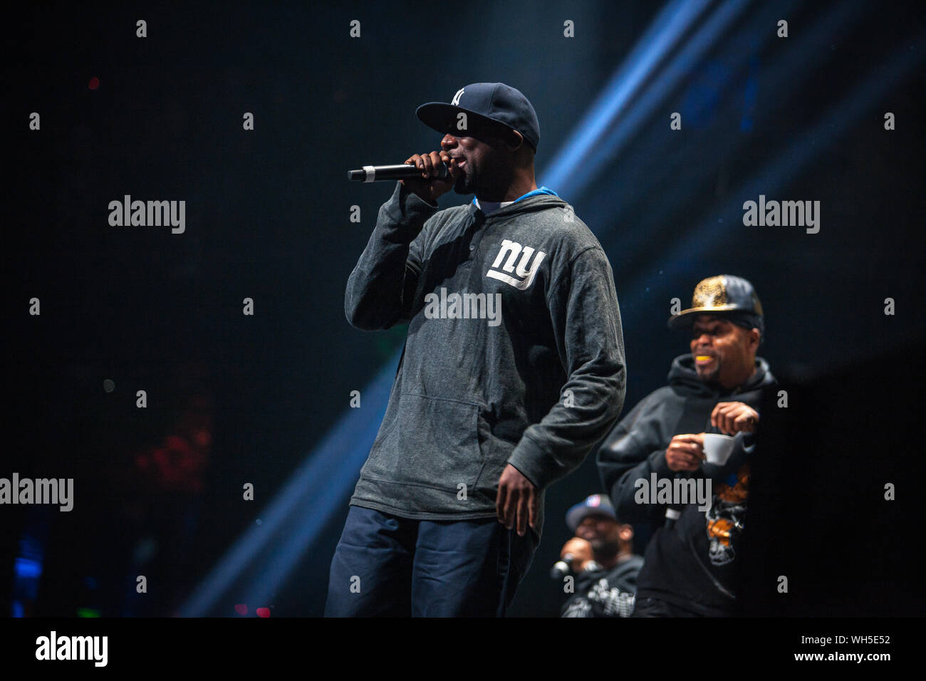 Moskau-13 NOVEMBER 2015: Rap Konzert der Hip Hop Band Wu-Tang Clan. Method Man, Raekwon, Inspectah deck, U-Gott, Masta Killa live auf der Bühne in Space Night Club Stockfoto