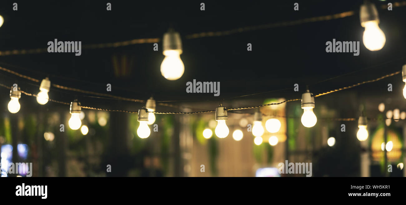 Outdoor Party string Lichter in der Nacht leuchtende Stockfoto