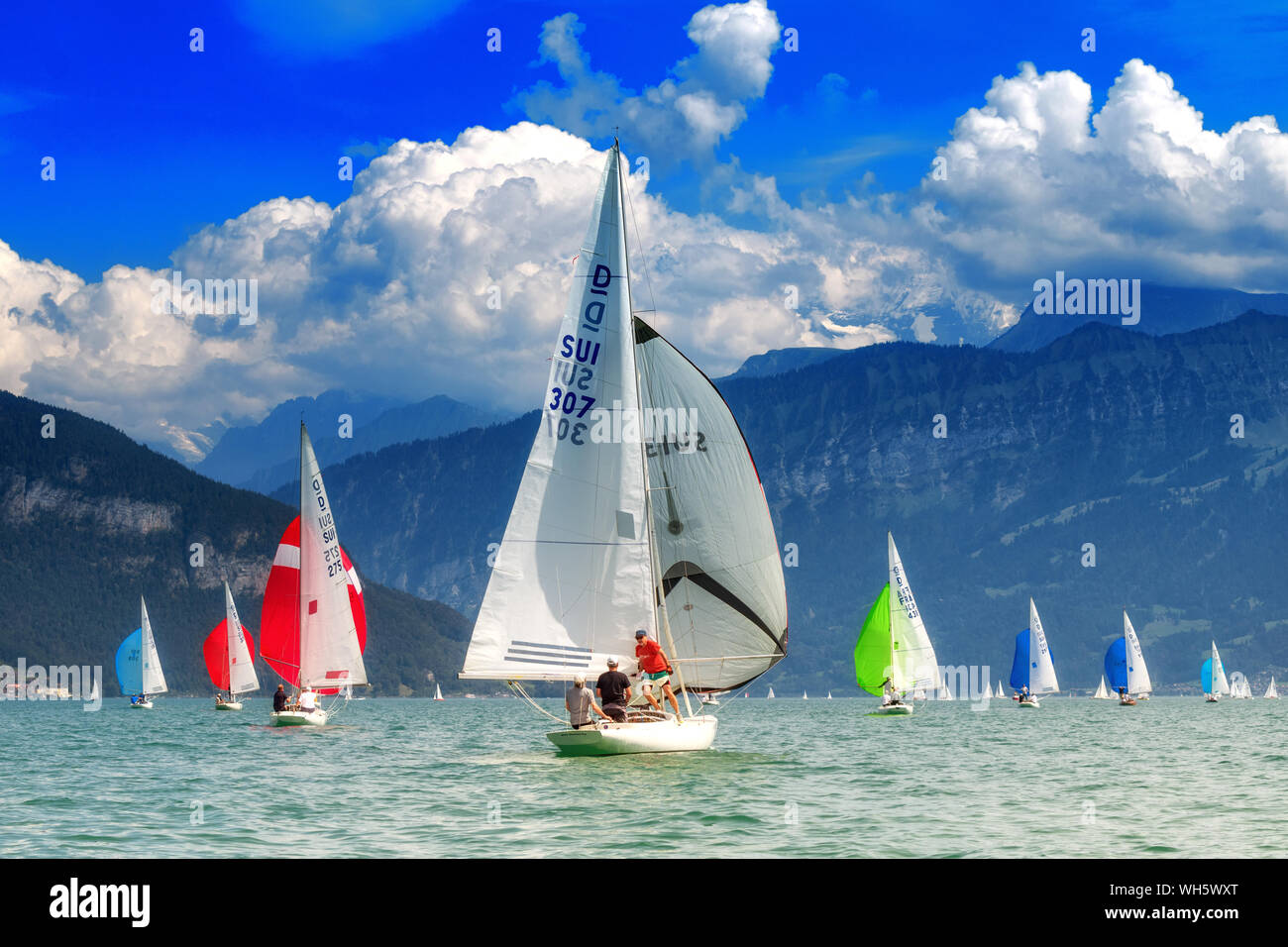 03./04.08.Regatta Thunersee Drachencup, Alpencup Drachen Dragon unter Spi Stockfoto