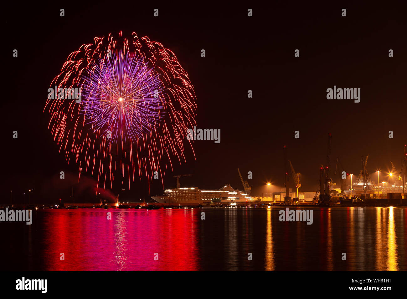 Feuerwerk in der "Festa del Mare 2019' - Ancona Stockfoto