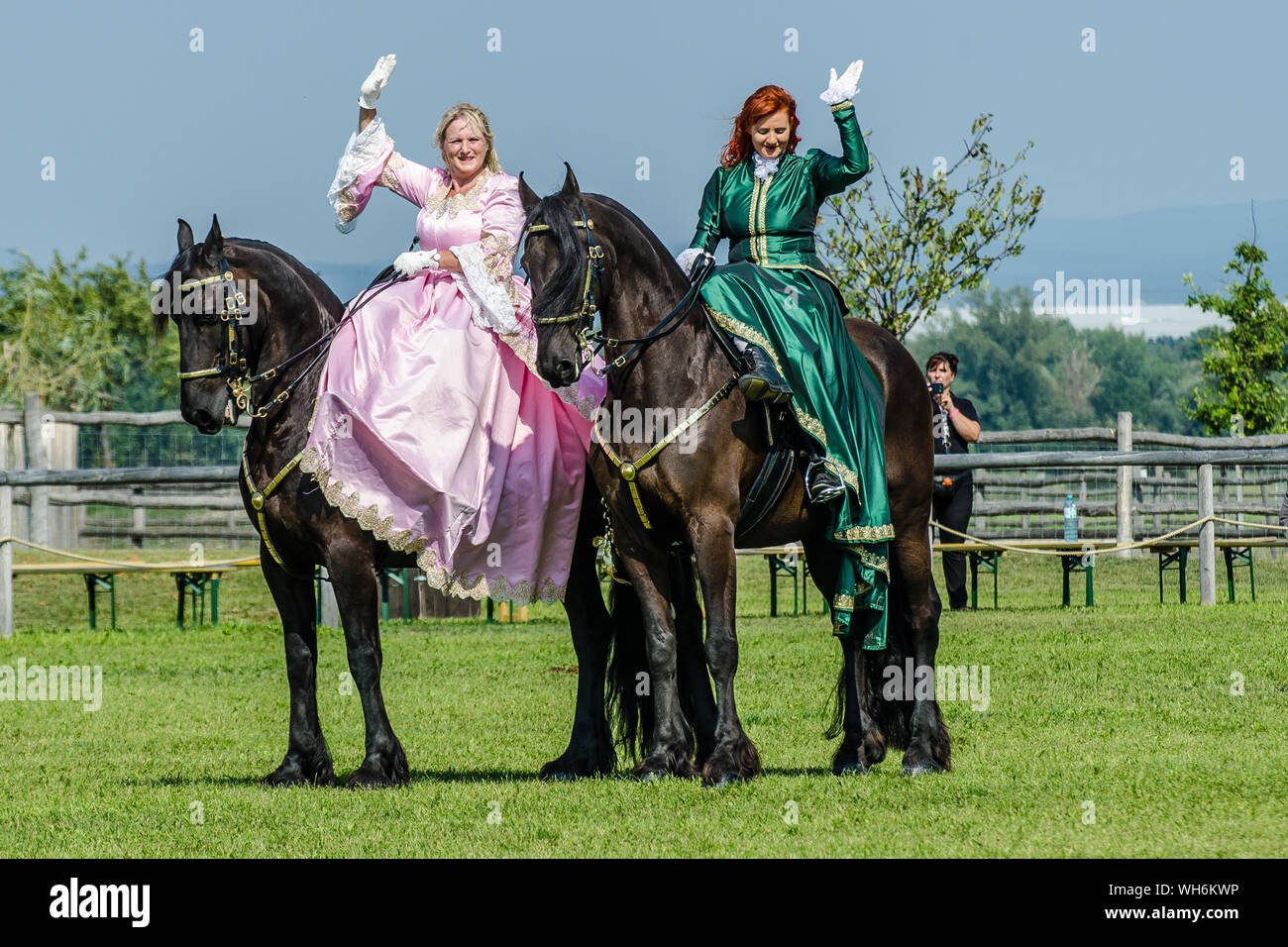 Reiten Auf Einem Seitensattel Stockfotos Und Bilder Kaufen Alamy