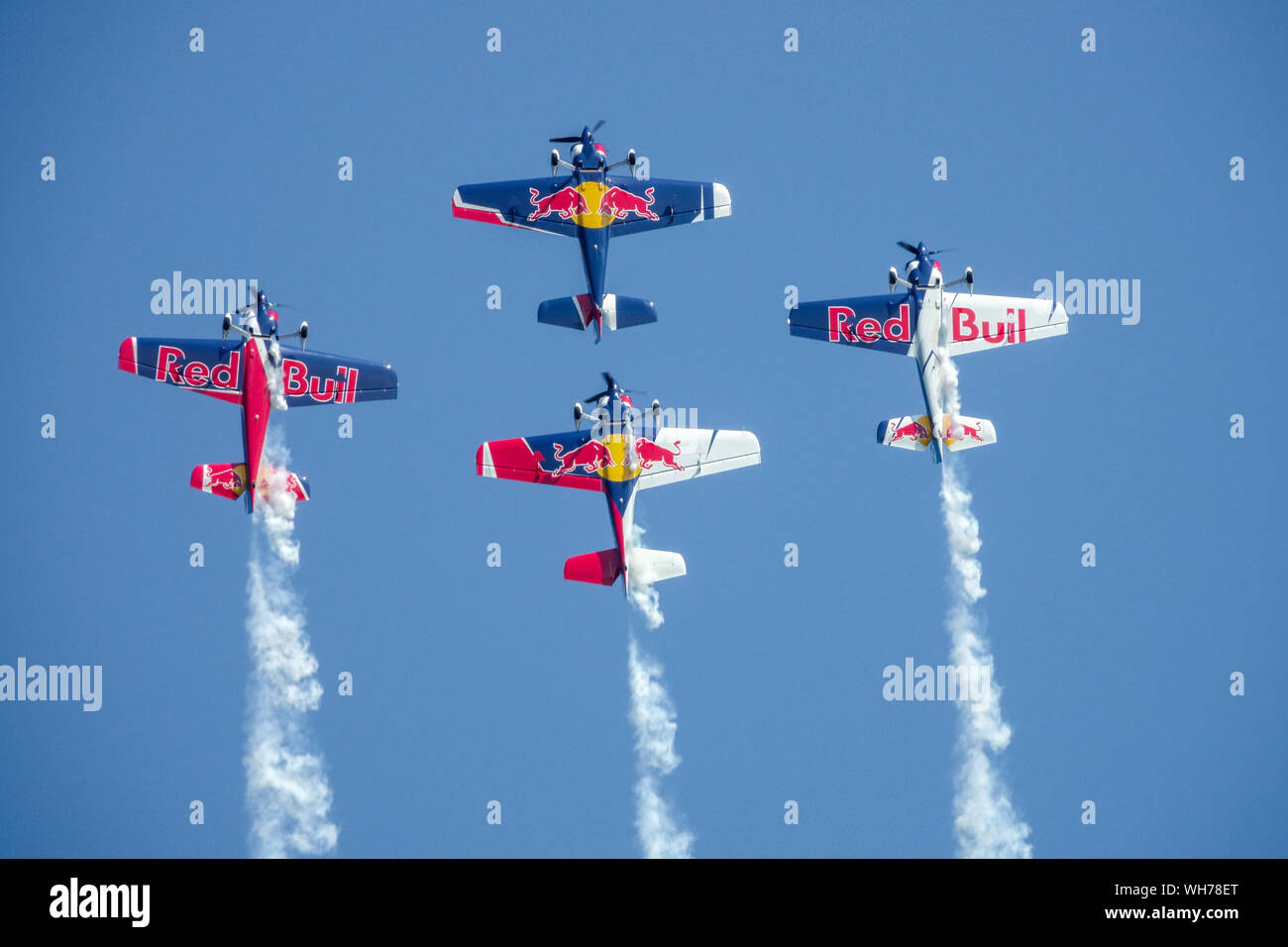 Flying Bulls Acrobatic Display Team auf XtremeAir XA 42 Stockfoto