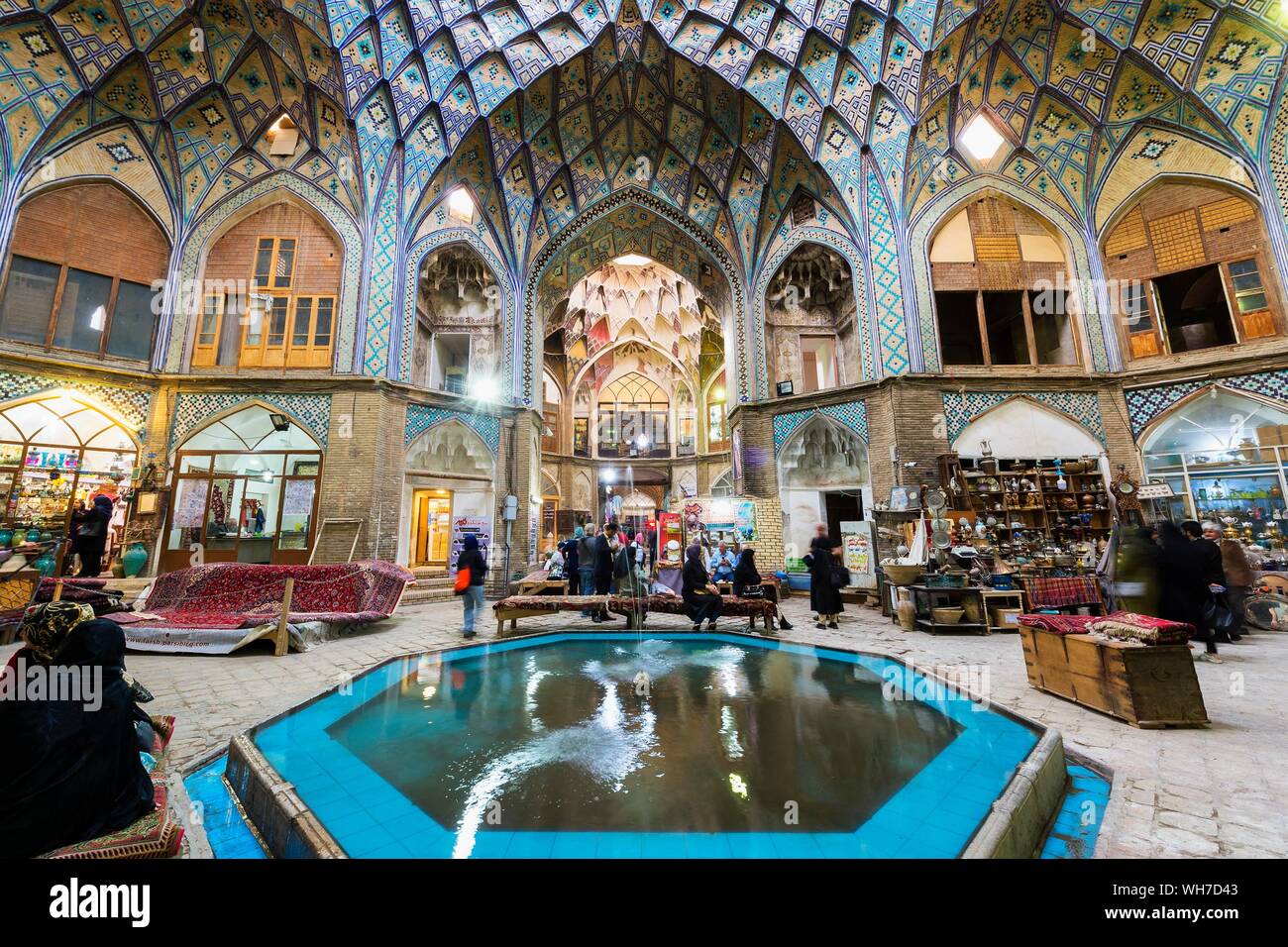 Zentraler Platz, Aminoddole PLAZA, mit Khan Amin al-Douleh Timche Dome, Alte Kashan Basar, Provinz Isfahan, Iran Stockfoto