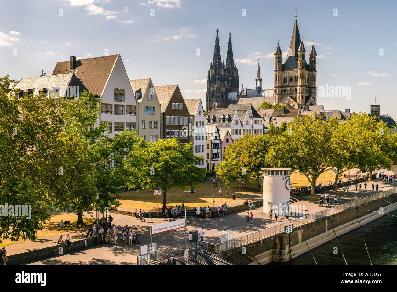 Groß St. Martin Kirche, Dom, Rheinufer, Altstadt, Köln, Nordrhein-Westfalen, Deutschland Stockfoto