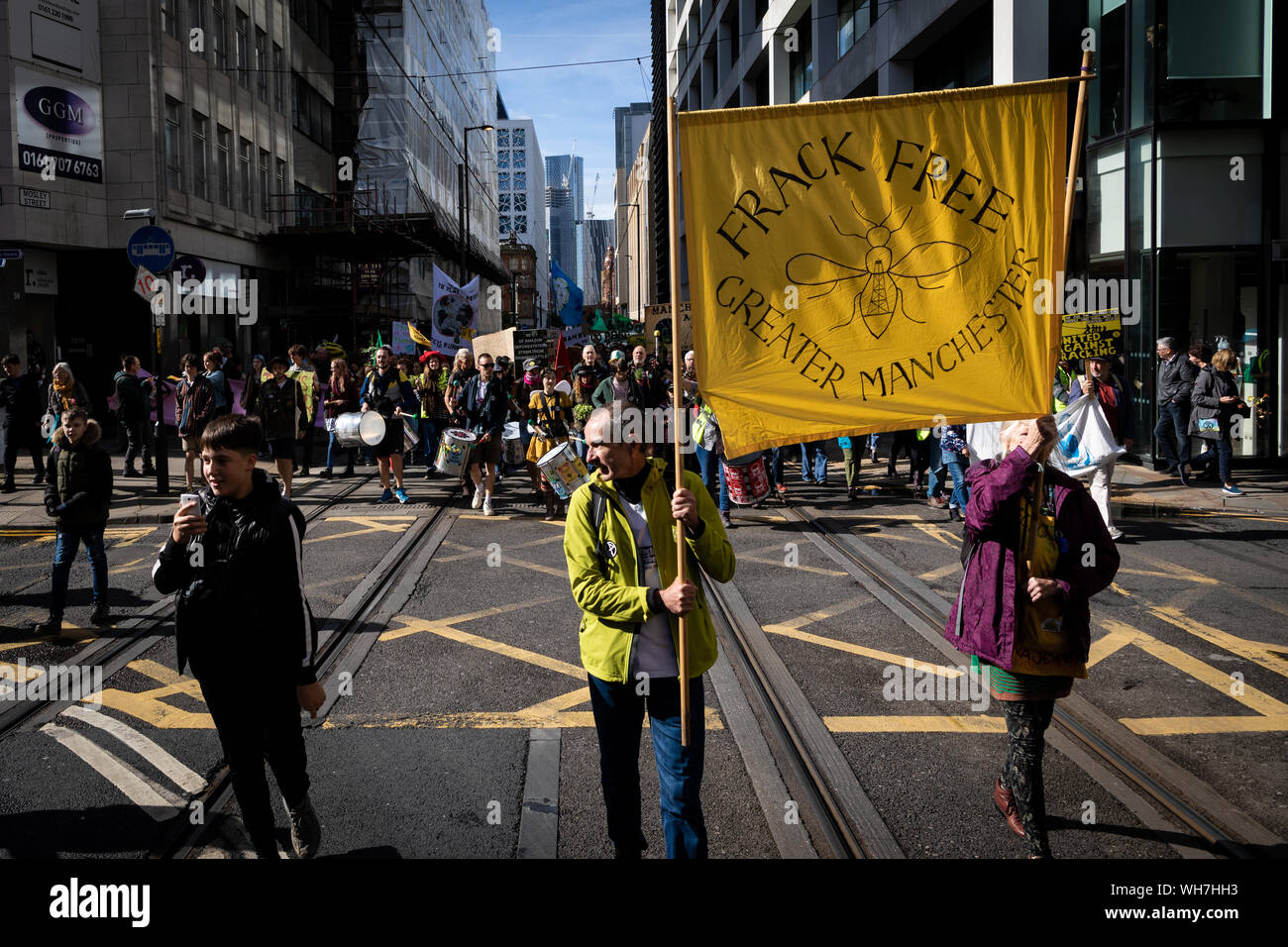 Manchester, Großbritannien. 02. September 2019. Die nördliche Rebellion, der Teil der vom Aussterben Aufstandsbewegung belegt die Tür des Barclays Bank Büro heute morgen selbst supergluing zu Boden. Die Proteste begannen drei Tage zuvor in der Verfolgung für friedliche Aktion erstellen Änderungen notwendig, um den Klimawandel zu überwinden. Andy Barton/Alamy leben Nachrichten Stockfoto