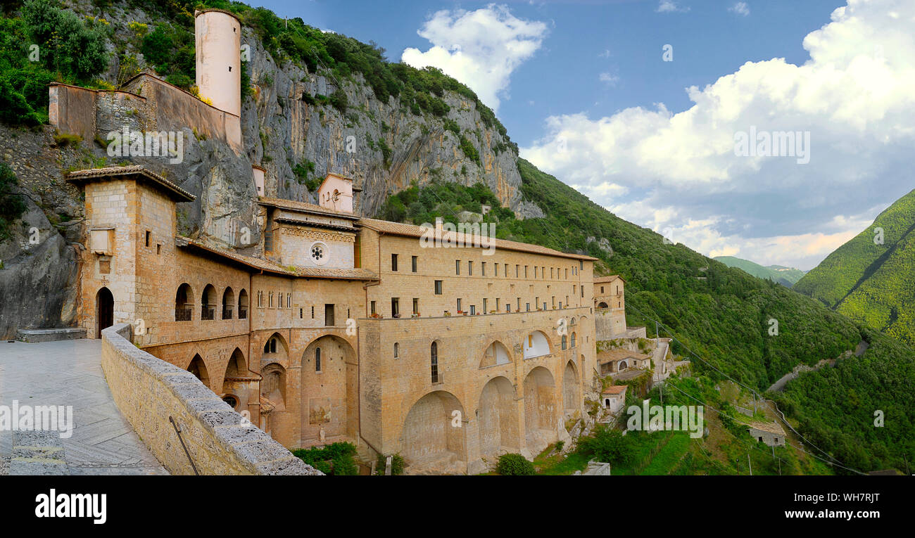 Der heilige Benedikt Kloster/Sacro Speco Sanctuary/Heilige Höhle Heiligtum - Subiaco (Rom) - Italien - Externes Tageslicht Breite Stockfoto