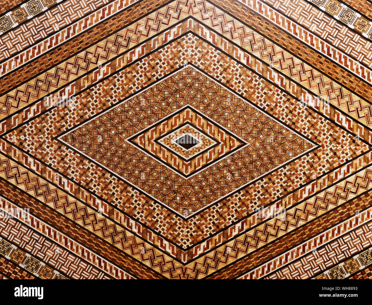 Abstrakte und geometrische Mosaik Intarsien Holz- Oberfläche. Rautenform  Muster Stockfotografie - Alamy