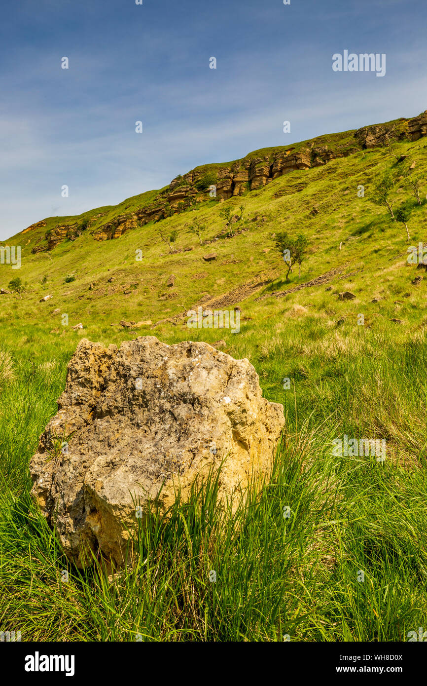 Unterhalb der Cotswold Way Trail in Cleeve Hill Escarpment, Gloucestershire, England Stockfoto