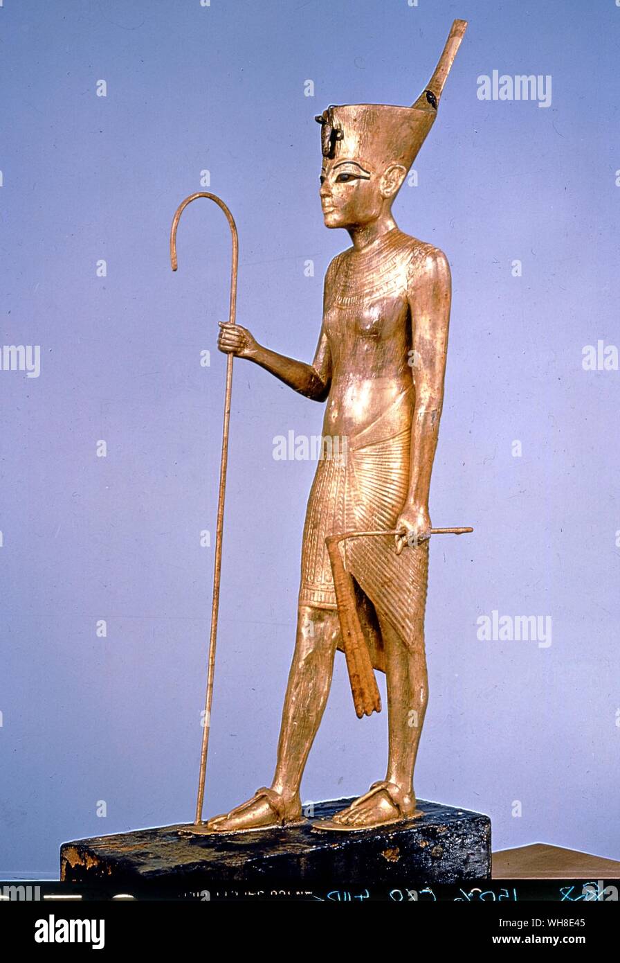 Der König trägt die Rote Krone im Norden und Halten der königlichen Insignien. Eine der Beerdigung Objekte verwendet, um die Mystischen Wallfahrten während der Beerdigung zu evozieren. Tukankhamen, von Christiane Desroches Noblecourt, Seite 218.. Im Zimmer, der diggers Das Finanzministerium namens gefunden. Der König dargestellt ist ihr die Rote Krone des Nordens tragen und in wenigen Minuten zu positionieren. Er hält in der einen Hand die Dreschflegel und in der anderen eine lange, die er als Spazierstock Crook. Das Objekt wird erinnert an die Embleme von Osirian Königtum, die in den Händen der königlichen Mumie gehalten werden.. Das alte Ägypten war einmal Stockfoto