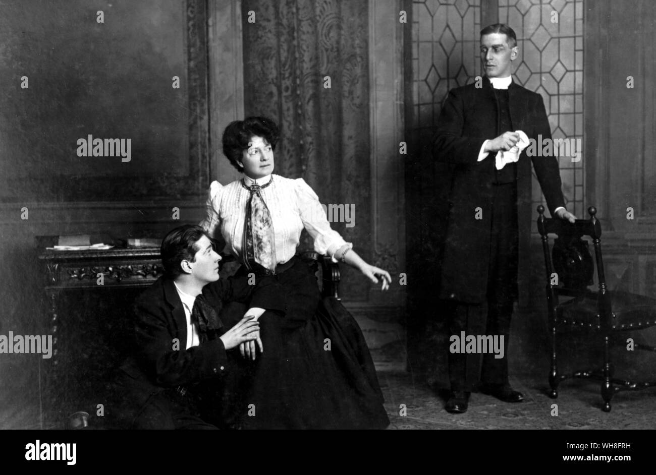 Szene aus Candida (1898) Shaw von Continental Tour die Hamer Pearson's Candida Firma (1908-9). George Bernard Shaw (1856-1950) war ein irischer Dramatiker und Nobelpreisträger für Literatur im Jahre 1925. Der Genius der Shaw Seite 49. Stockfoto