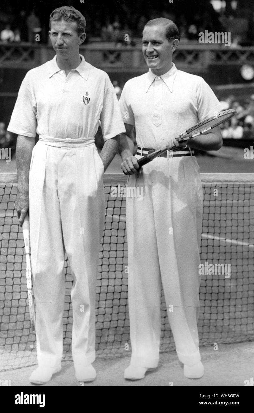 Donald Budge (links, Amerikanische) und Gottfried-von-Cramm (Deutsch) in 1937. John BUDGE war ein Champion tennis Spieler, bekannt als der erste Mensch, der in einem einzigen Jahr die vier Turniere, die den Grand Slam Tennis verfassen zu gewinnen. Er war als die Besten geschrieben in der Geschichte des Tennis zu haben, zumindest bis zum Aufkommen von Ken Rosewall in den 50er und 60er Jahre. Die Enzyklopädie von Tennis Seite 36. Stockfoto