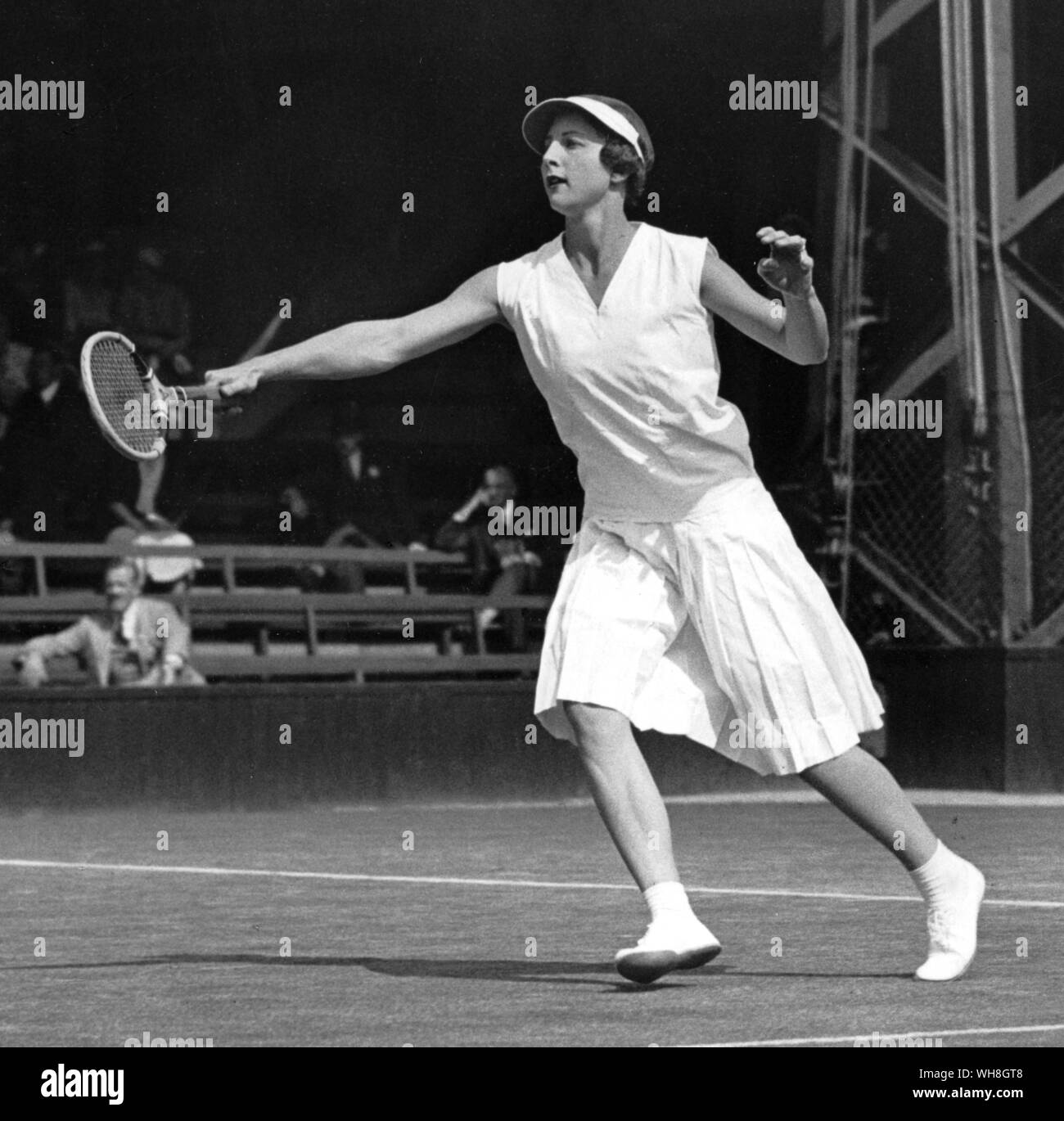Die meisterhafte Helen Wills Moody. Die Enzyklopädie von Tennis auf Seite 174. Stockfoto