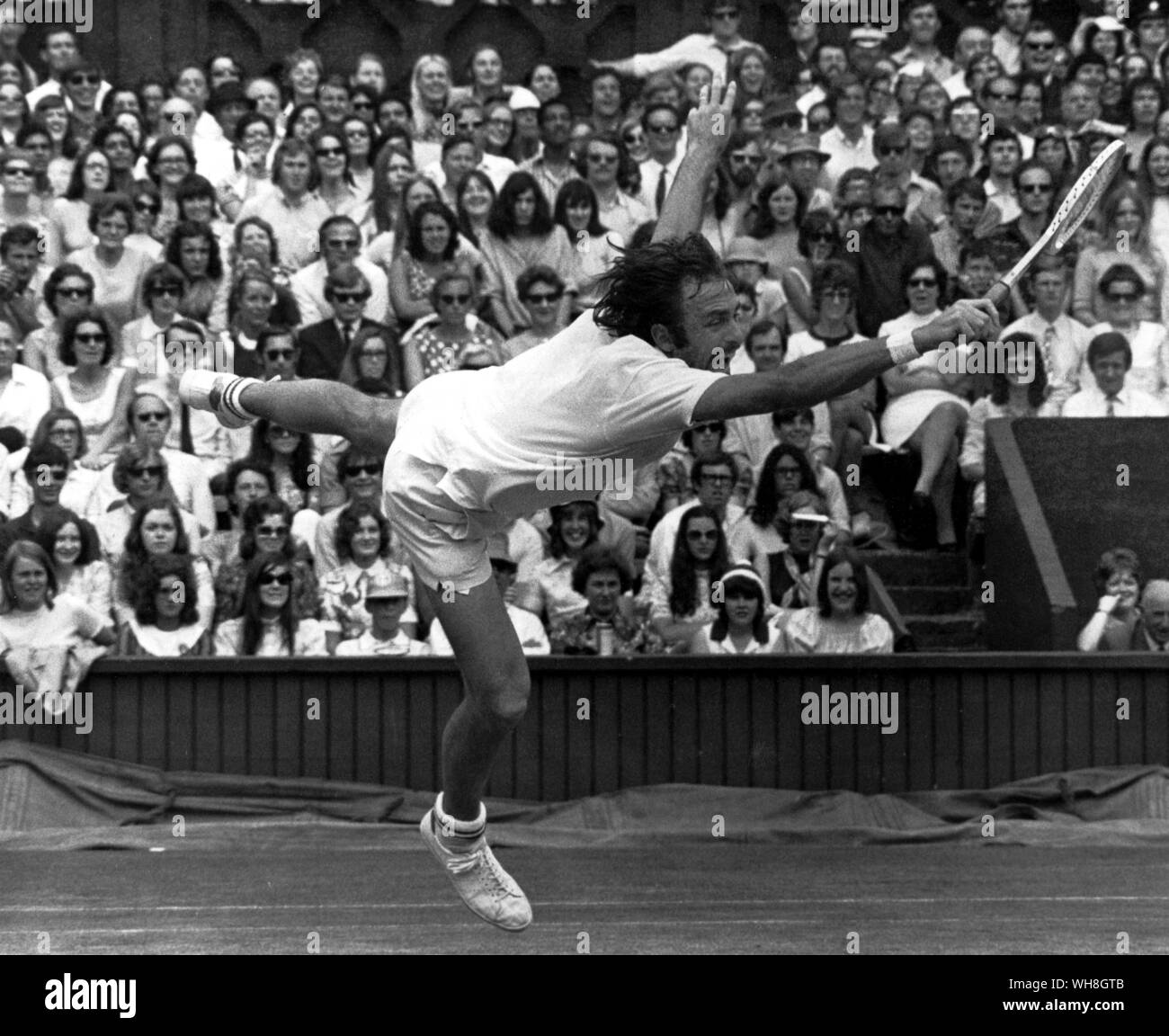 John Newcombe, australischen, ehemalige Welt Nr. 1 Tennis Champion. Die Enzyklopädie von Tennis auf Seite 289. Stockfoto