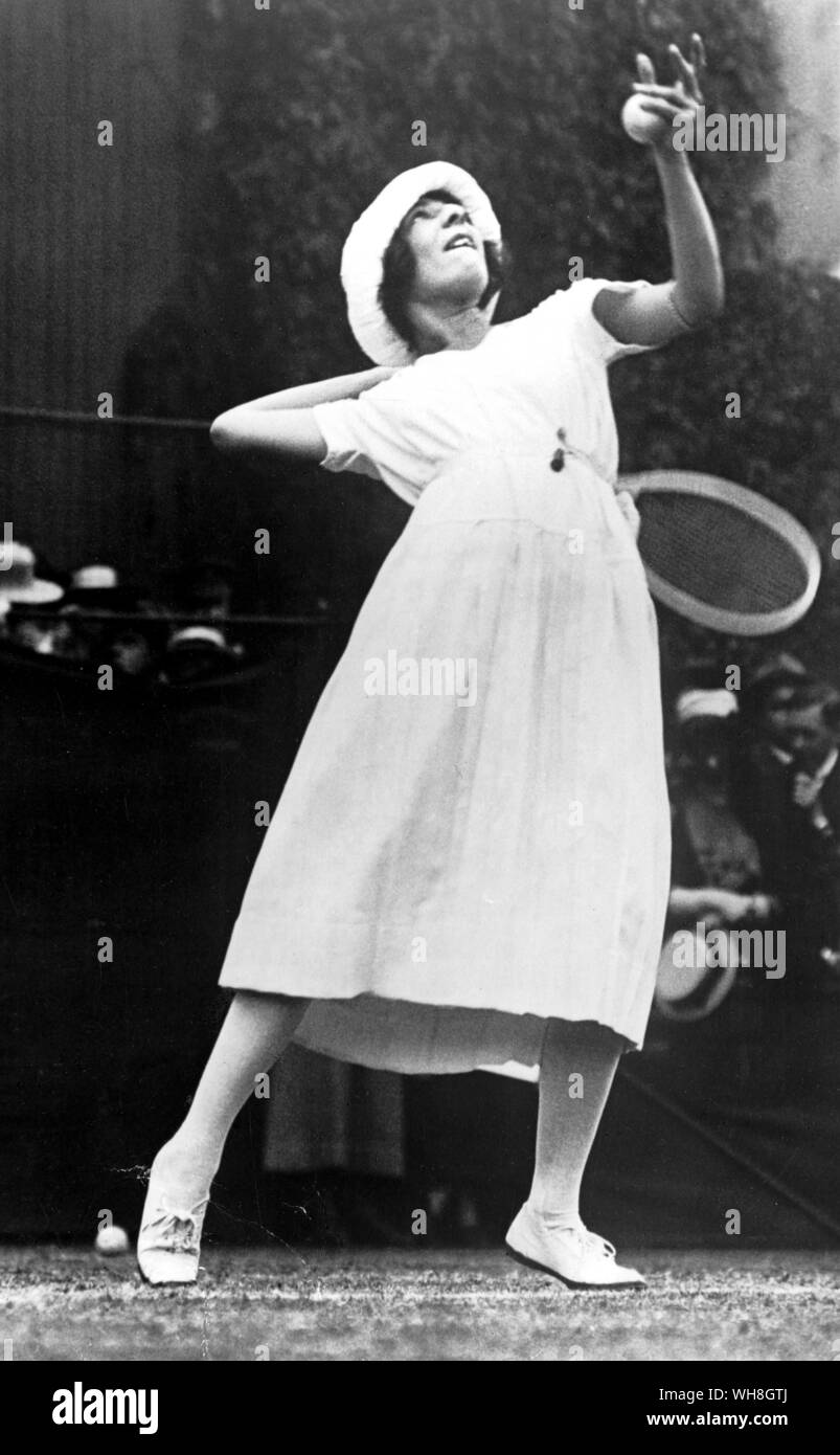 Suzanne Lenglen 1919. Die Enzyklopädie von Tennis auf Seite 151. Stockfoto