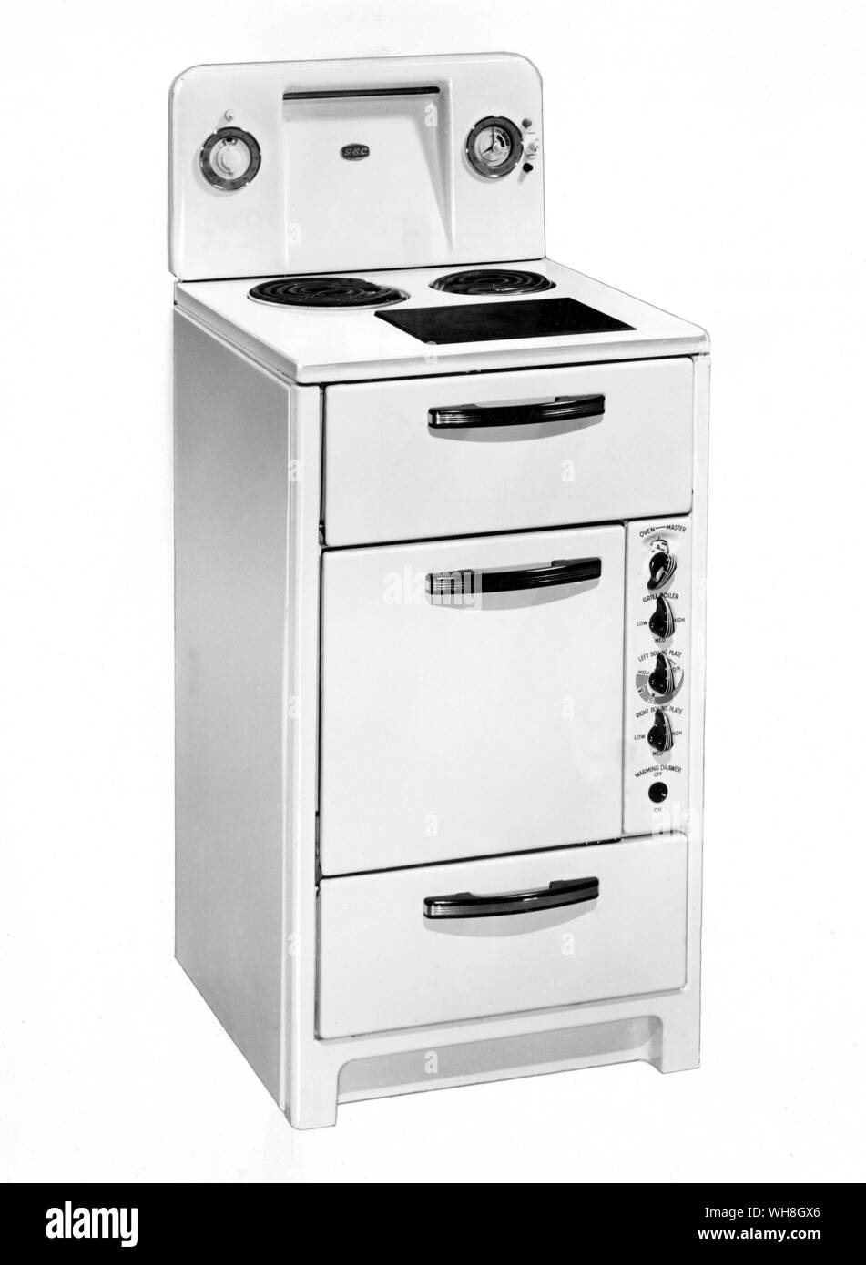 Backofen mit automatischer Timer und Wärmeschublade, 1950er Jahre. Stockfoto