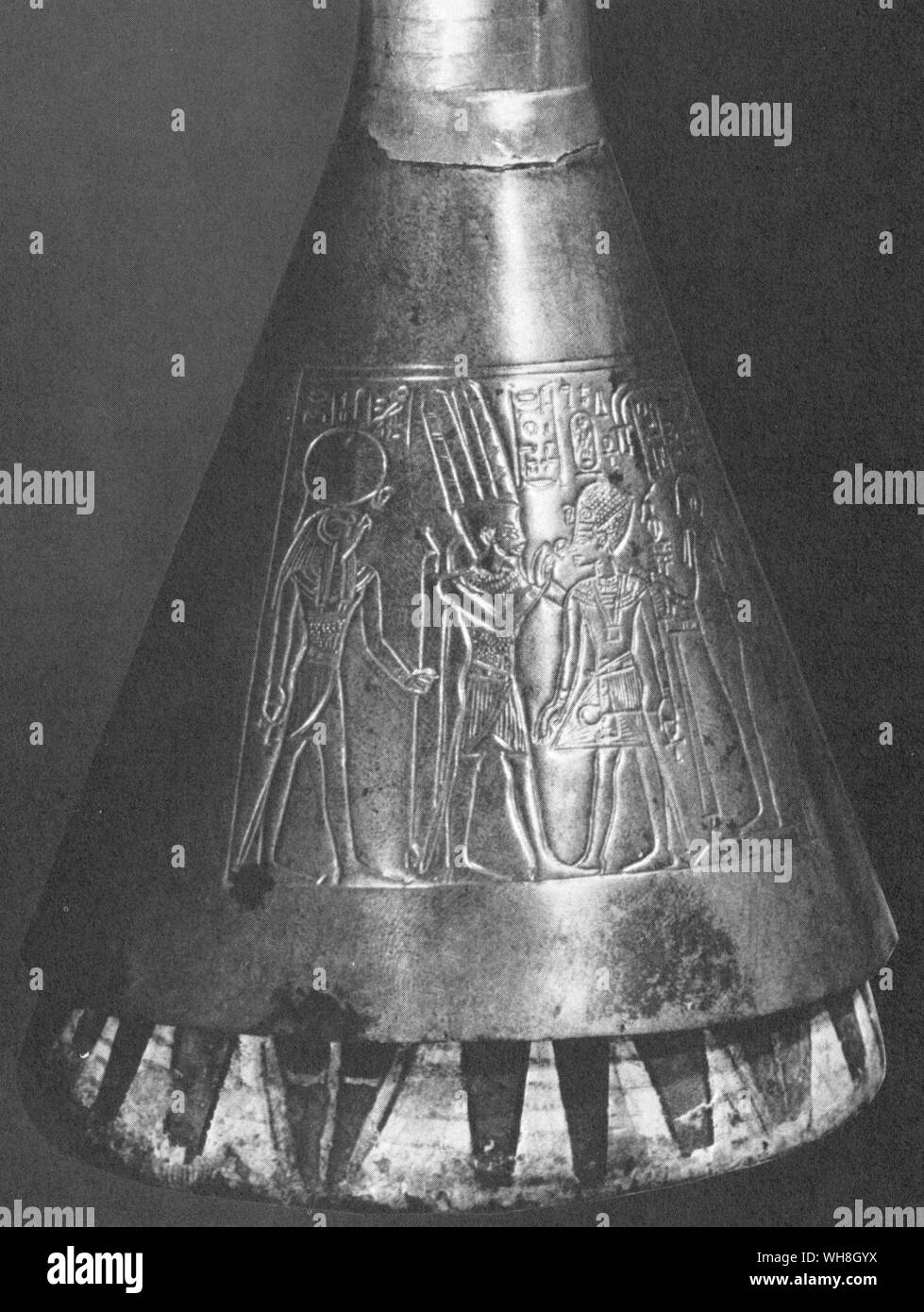 Trompete inTutankhamun Grab gefunden. Die Schätze von Tutanchamun, der Katalog zur Ausstellung von I E S Edwards, Seite 147. Stockfoto