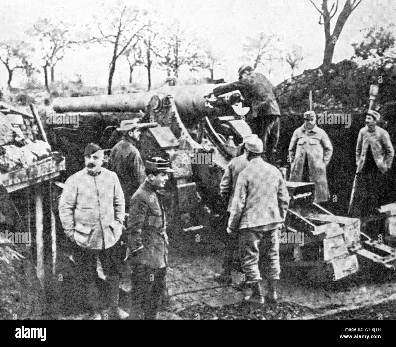 Ein Französischer 155 in Verdun. Beide Seiten benutzt, um enorme Kanone der Feind in ihren Schützengräben und Befestigungsanlagen entlang der westlichen Front zu pulverisieren Stockfoto