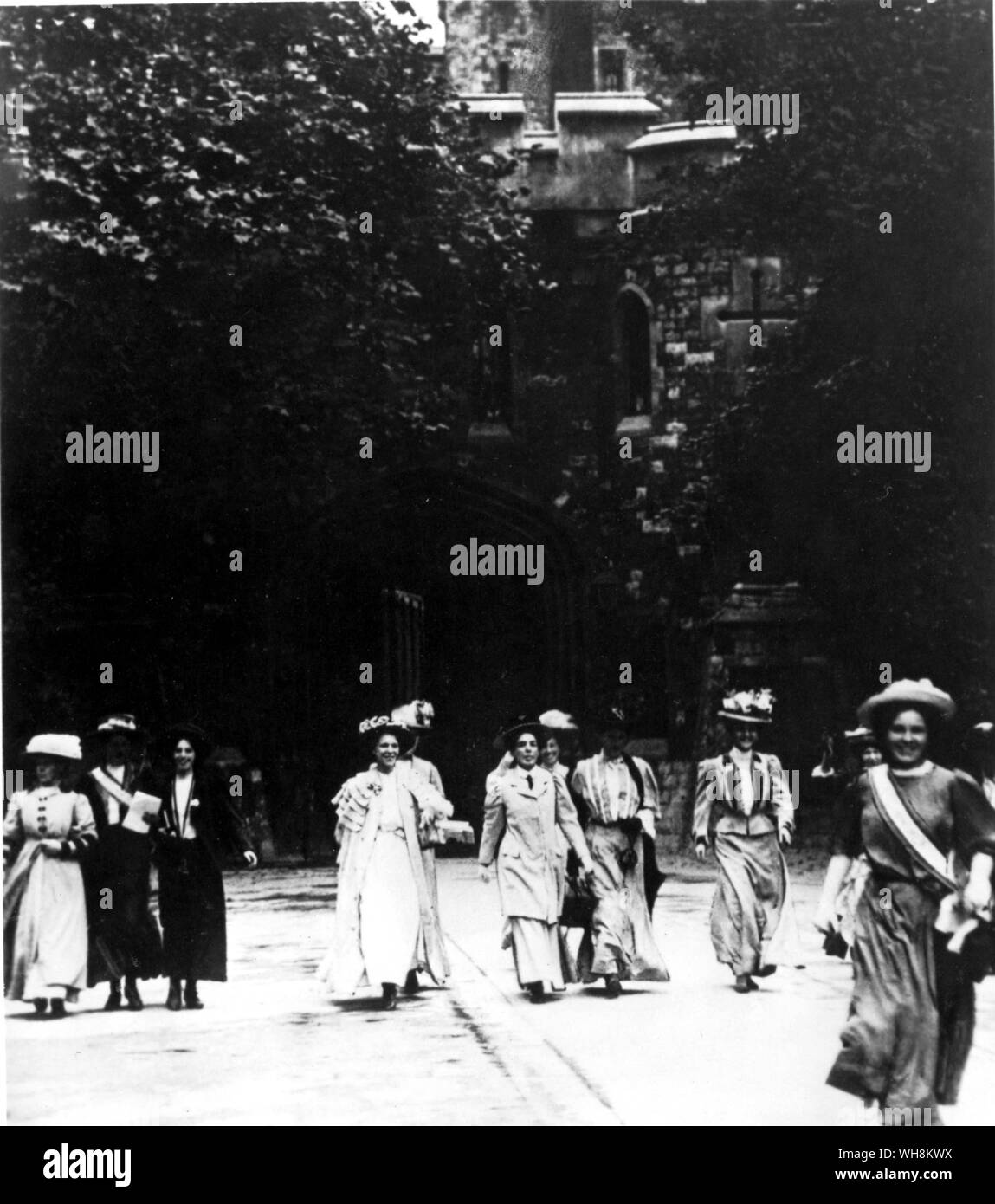 Stimmen für Frauen Anzahl der Suffragetten verlassen Holloway Gefängnis Gefängnis, 22. August 1908 Stockfoto