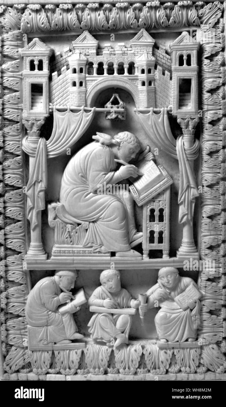 Ein zehntes Jahrhundert elfenbein Tablette, die Mönche in ihren Schreiben Arbeit besetzt Stockfoto