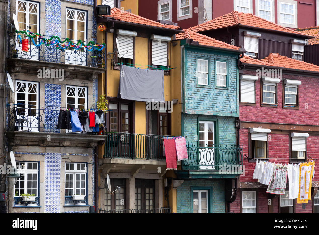 Reihe von Häusern, Porto, Portugal Stockfoto