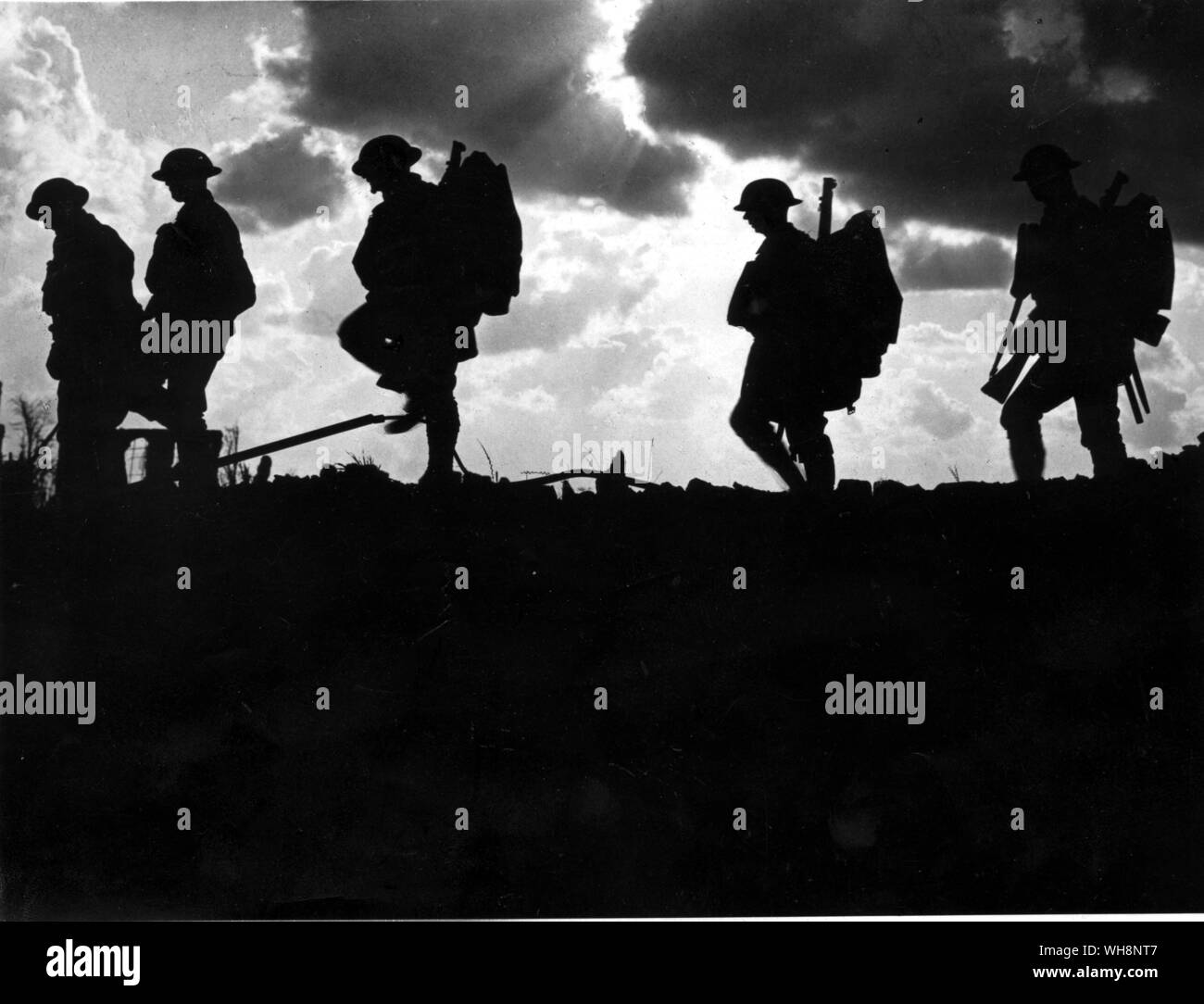 Datei von Soldaten, die in die Linie in der Nähe von Frezenberrg vom 5. Oktober 1917 in der Schlacht bei Broodseinde Stockfoto