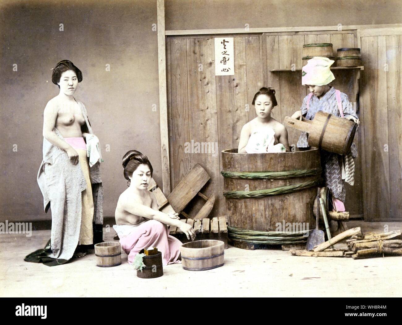 Japanische Frauen waschen. 1906 Stockfoto