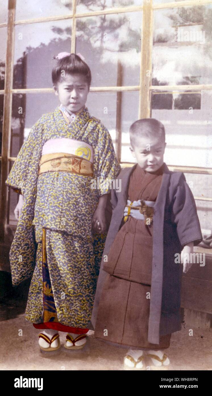 Zwei japanische Kinder. 1904. Stockfoto